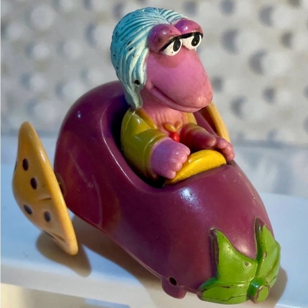 FRAGGLE ROCK - MOKEY IN EGGPLANT CAR -1988